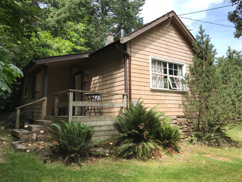 Driftwood Village Cottages Sturdies Bay Exterior photo