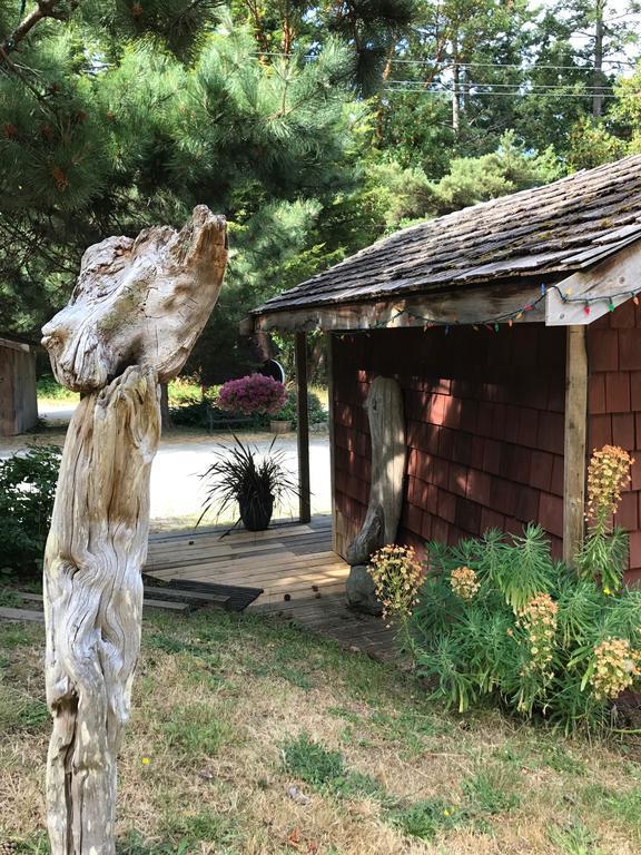 Driftwood Village Cottages Sturdies Bay Exterior photo